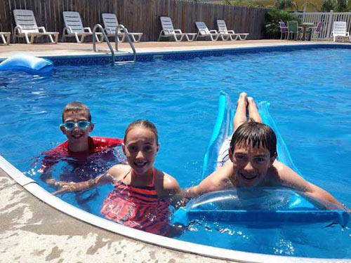 Three kids in the pool at Drifters RV Resort